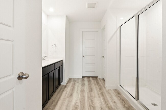 Building Photo - 12330 Basilwood Dr