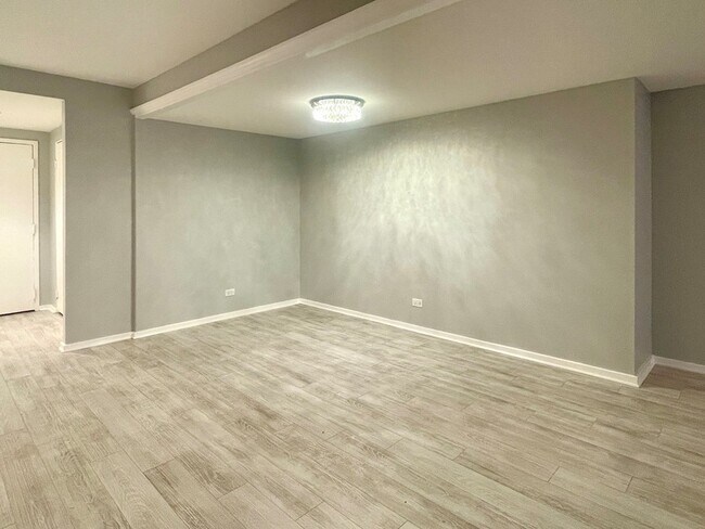 Building Photo - 40 E 9th St