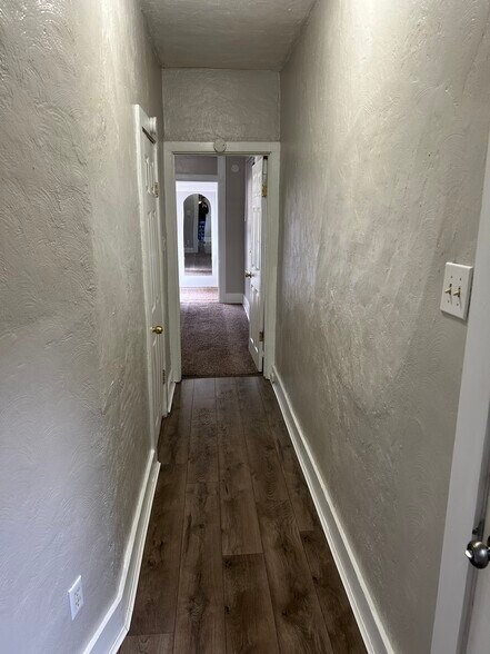 Building Photo - 405 1st St