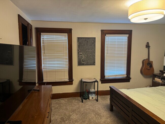 Building Photo - 265 E Markison Ave