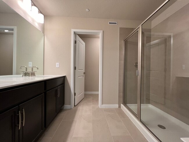 Building Photo - Brand New Townhome with fine finishes ready for you to enjoy. Great views!