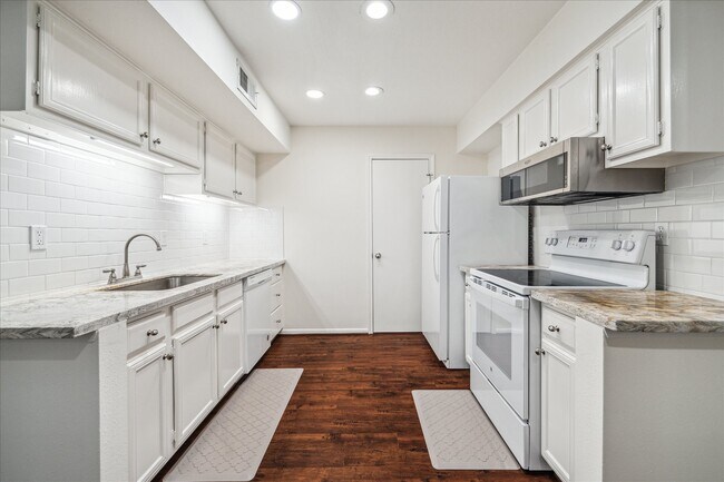 Building Photo - 1601 S Shepherd Dr