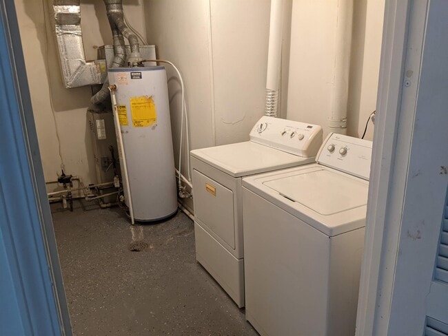 Building Photo - 1301 Sunset Dr