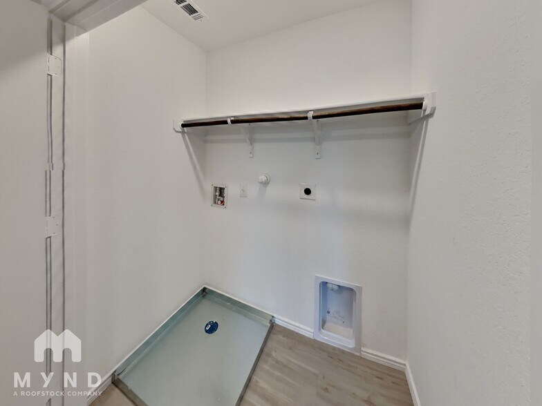 Building Photo - 9007 Lunar Cove