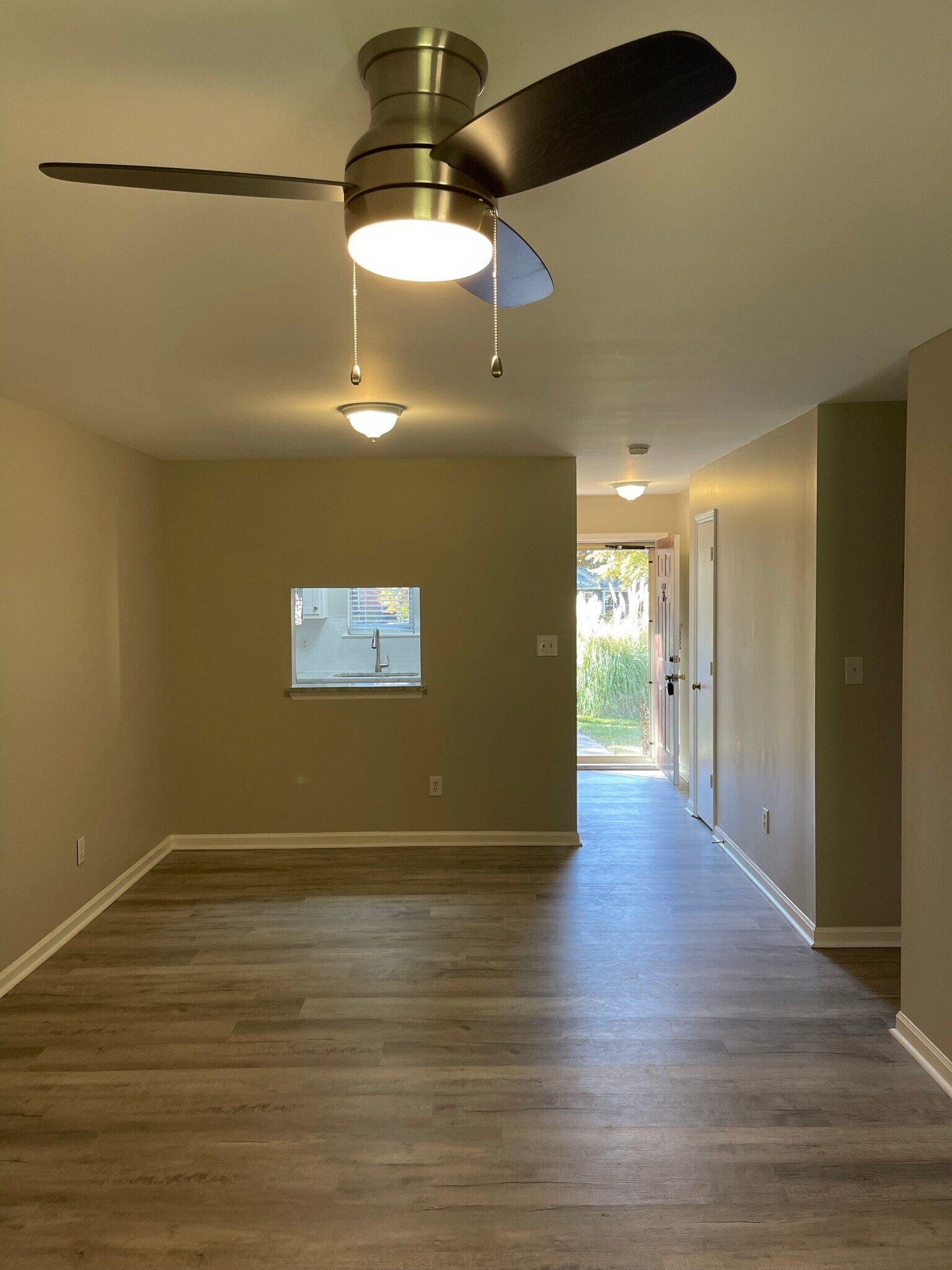 Building Photo - 404 Huntington Park Dr