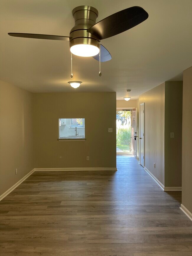 Building Photo - 404 Huntington Park Dr