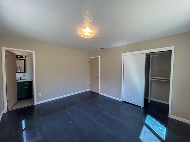 Building Photo - 6762 Riverside Dr
