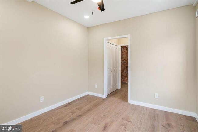 Building Photo - 921 S Alden St