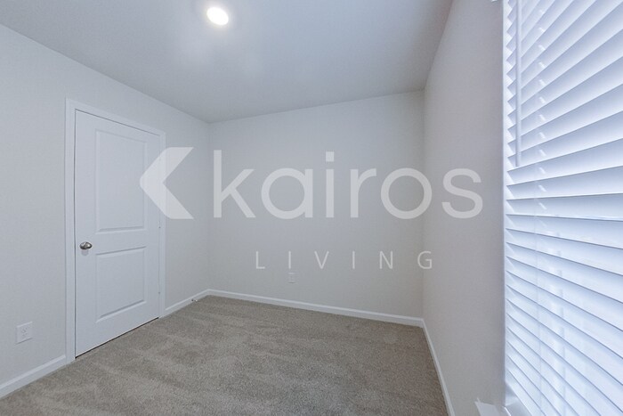 Building Photo - 2201 Banyon Cir