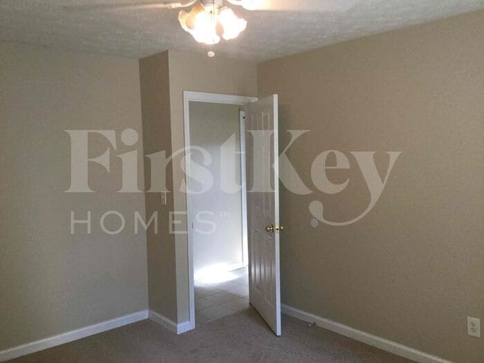 Building Photo - 200 Fairview Chase Rd