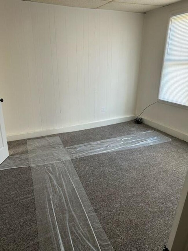Building Photo - Quaint 2 Bedroom Single Family Home in York