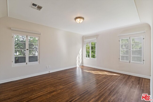 Building Photo - 208 S Rodeo Dr