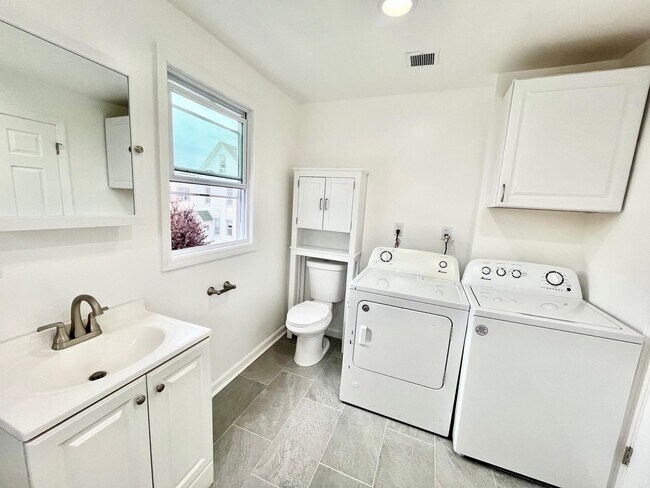 Building Photo - 1023 Bishop Evans Way