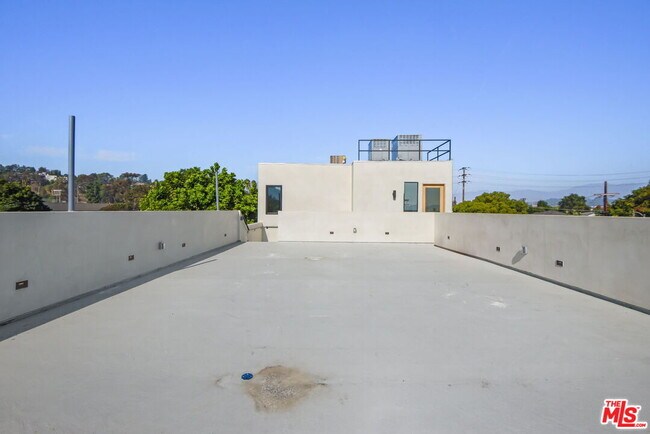 Building Photo - 2671 Benedict St