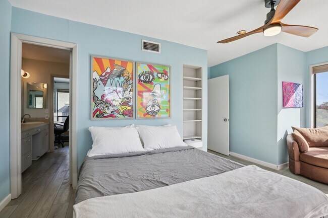 Building Photo - 1106 W 6th St