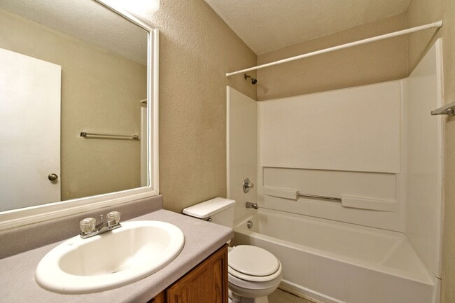 Building Photo - GREAT HOME  |  PAINTED SEPT 2025  |  3 BED...