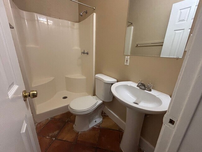 Building Photo - 1Bd/1Bth Historic Apartment off Broadway –...
