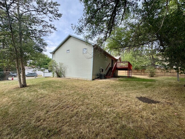 Building Photo - 2905 High Park Dr