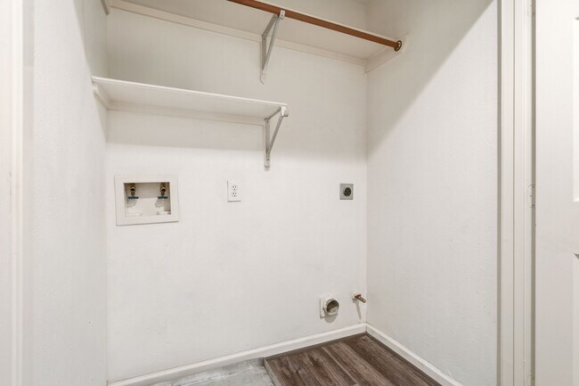 Building Photo - 59 N Avonlea Cir
