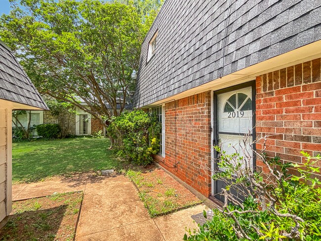 Building Photo - Charming Home in North Arlington