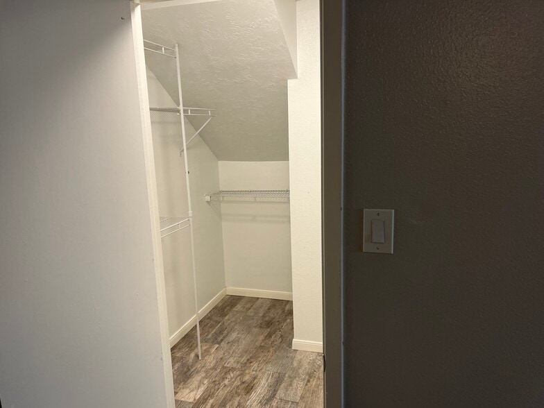 Building Photo - 1503 Wimbledon Dr