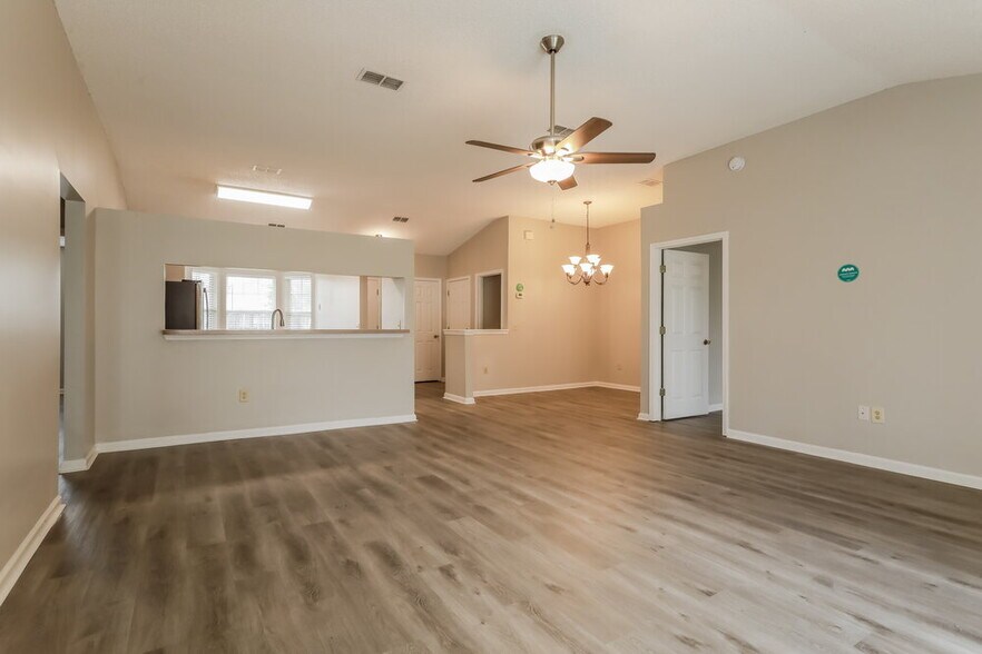 Building Photo - 3402 Westfield Dr