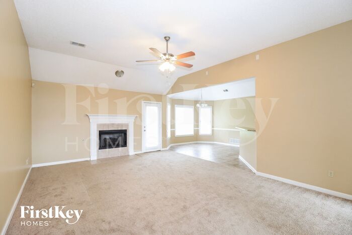 Building Photo - 9330 Sarsen Dr