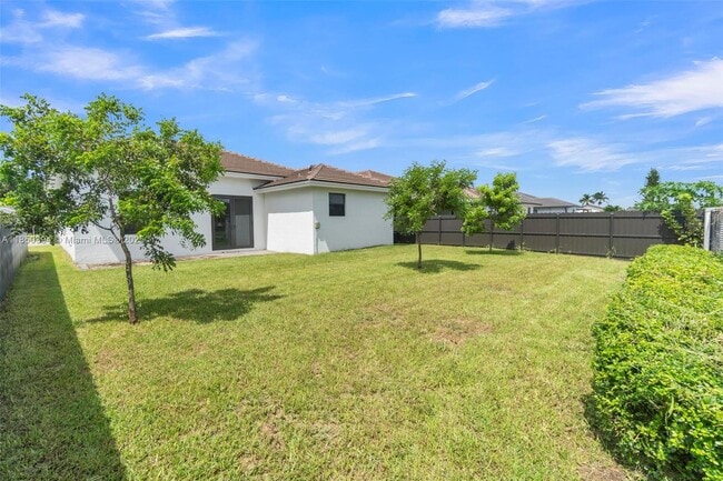 Building Photo - 19447 SW 124th Ave