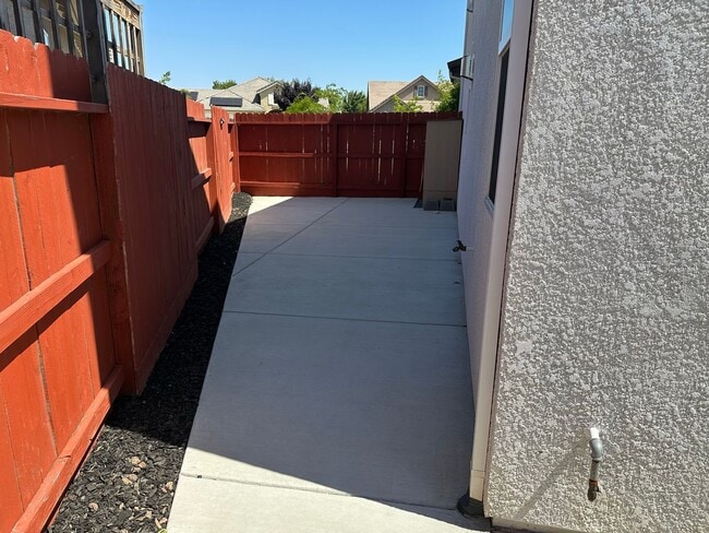 Building Photo - Coming Soon – Luxurious 5 Bedroom, 3 Bath ...