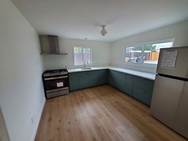 Building Photo - Recently Remodeled 2 Bedroom 1 Bath Back House