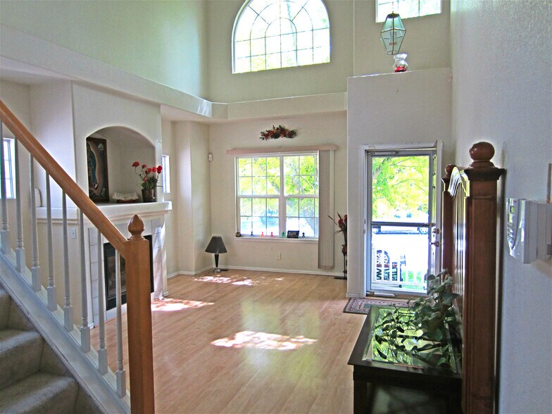 Building Photo - 10761 Cook Ct