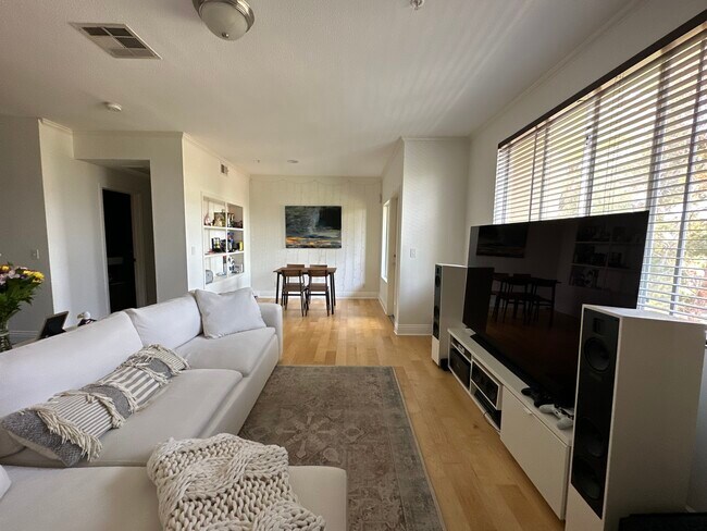 Primary Photo - 22681 Oakgrove