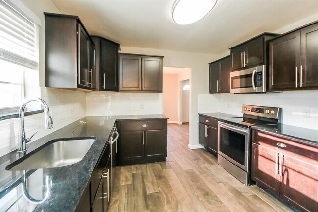 Building Photo - 13341 NW 84th St