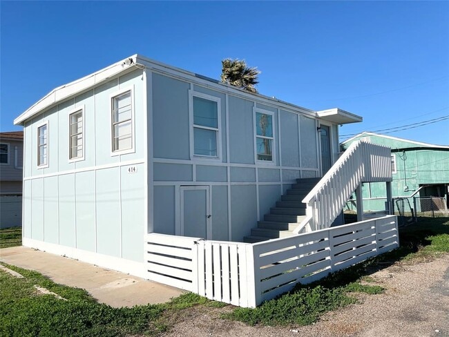 Primary Photo - 414 Murex St