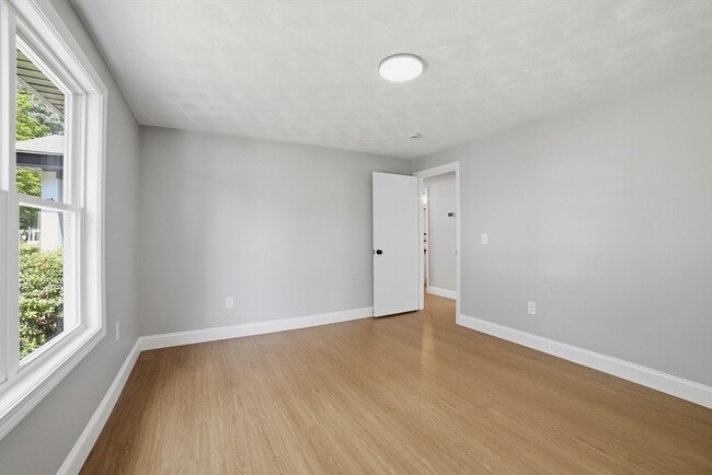 Building Photo - 44 Topsfield Cir