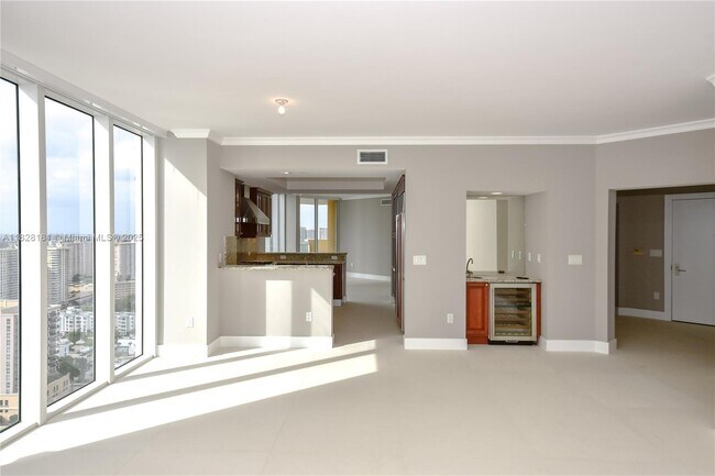 Building Photo - 17875 Collins Ave