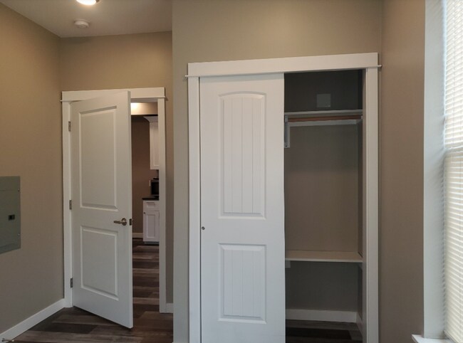 Building Photo - One Bedroom (Modified - ADA) near WWU Avai...