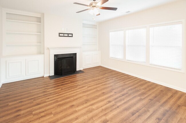 Building Photo - 220 Carvel Trl