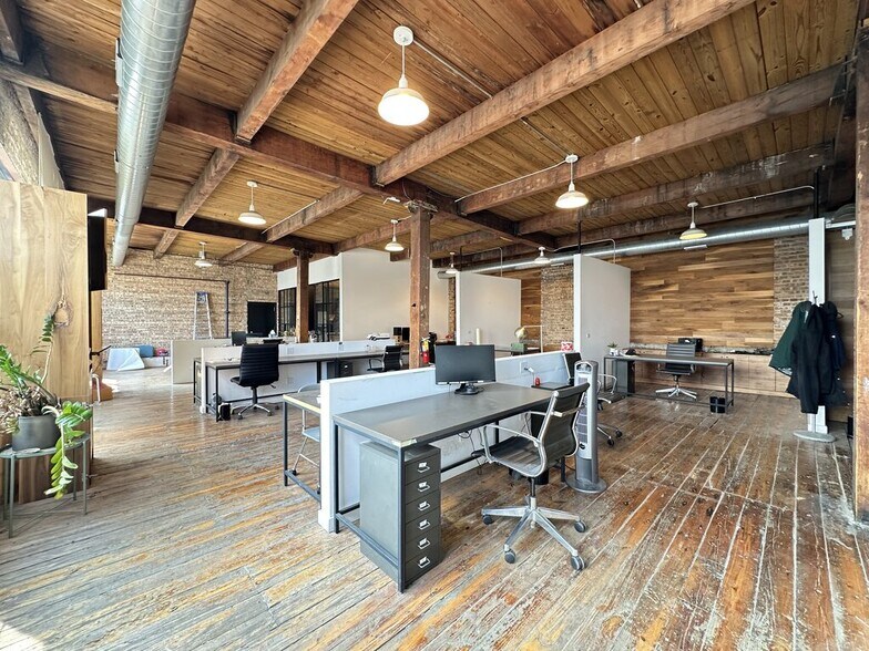 Building Photo - 3124 W Carroll Ave