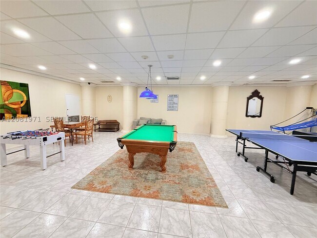 Building Photo - 3725 S Ocean Dr