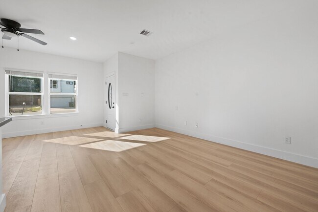 Building Photo - 8412 Sunnyhill St