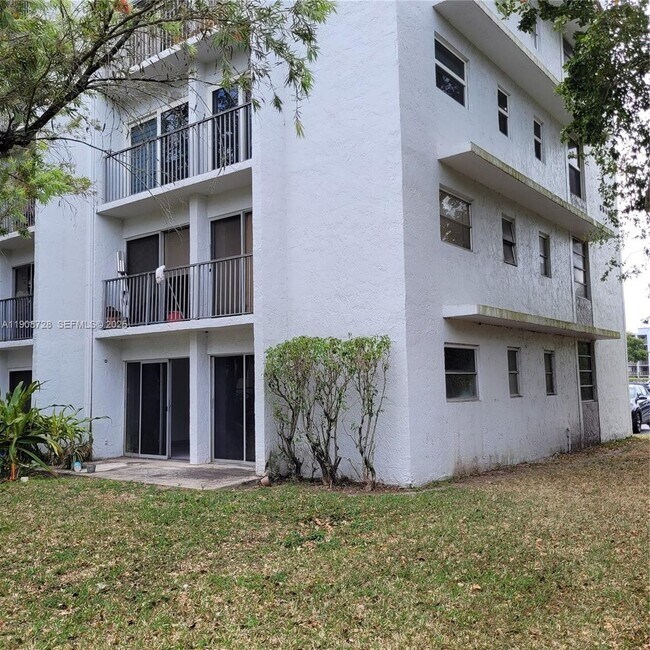 Building Photo - 8540 N Sherman Cir