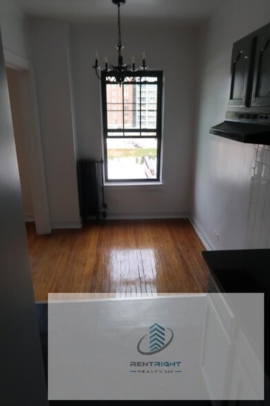 Building Photo - 426 W Briar Pl