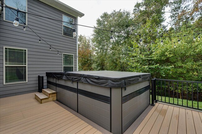 Building Photo - Move-In Ready Luxury in Island Point Estates