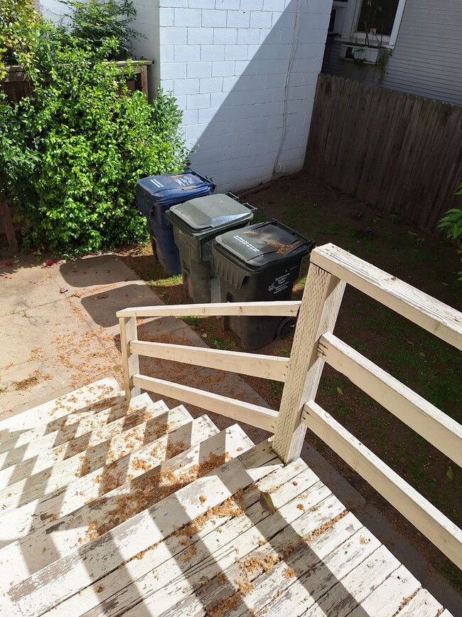 Building Photo - **Incredible 2 Bedroom, 1.5 Bath Home with a Fun Bonus Room!** Don’t miss out on this fantastic o...