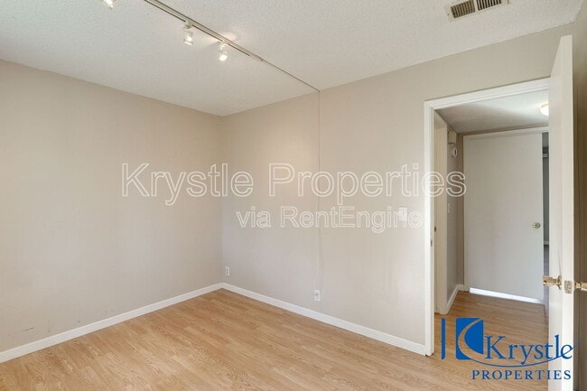 Building Photo - 106 Molina St