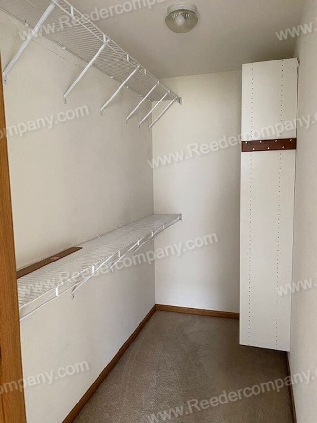 Building Photo - Single level open concept duplex features ...
