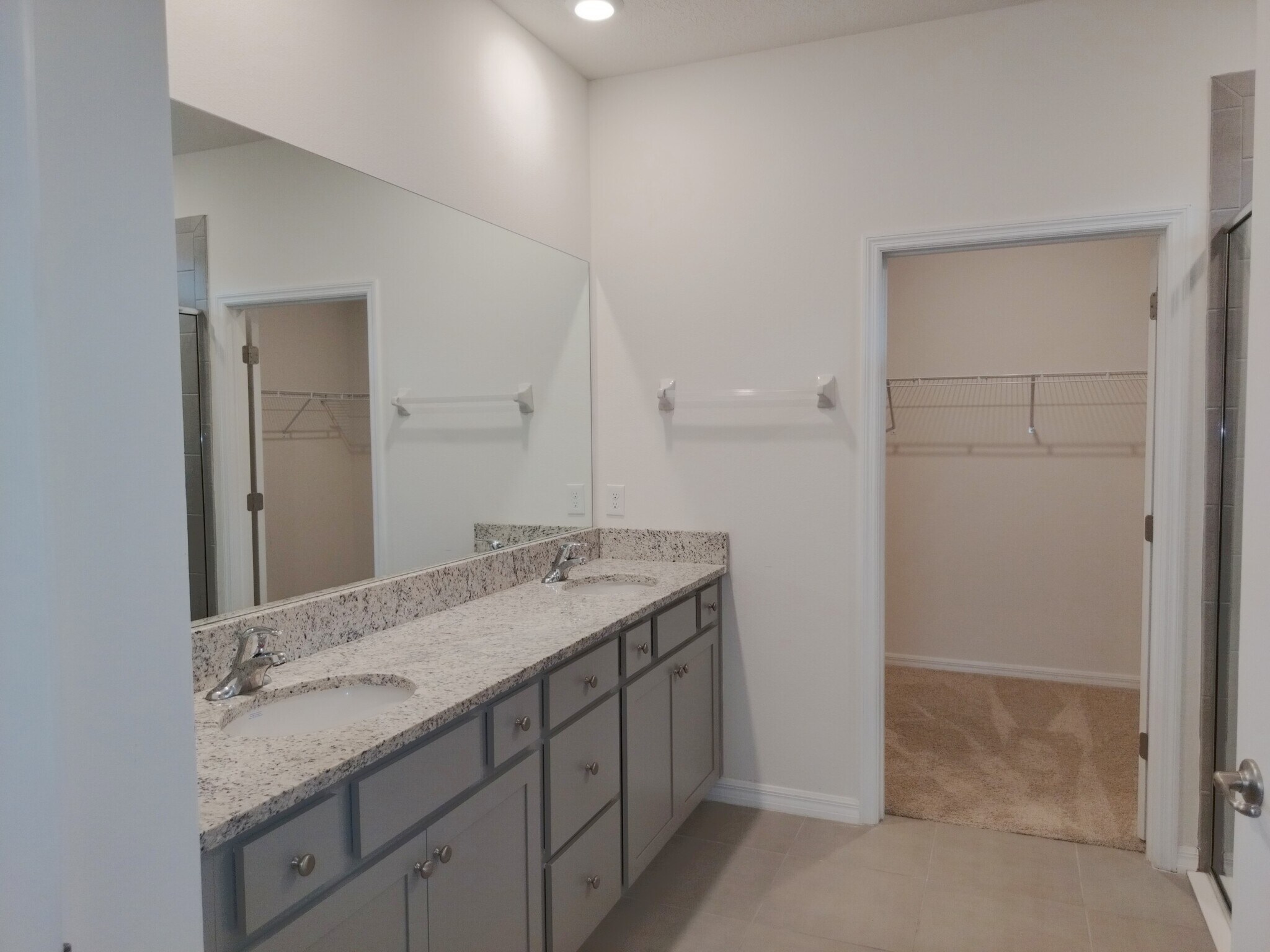 Building Photo - 5240 Sunshine Dr