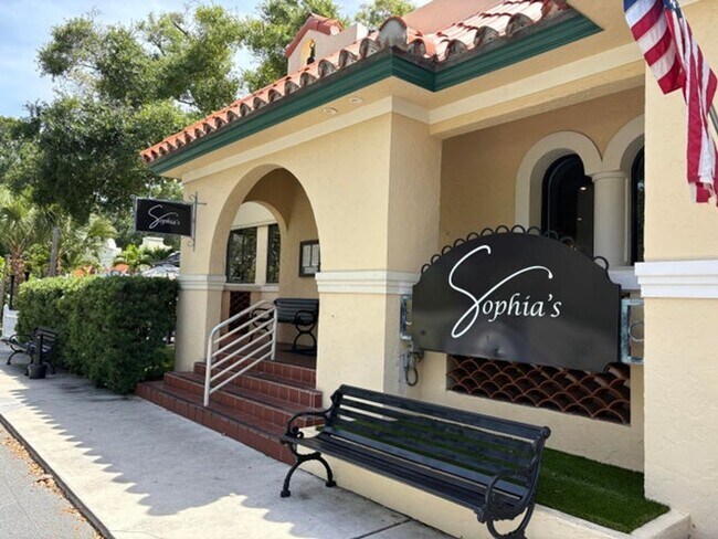 Building Photo - 6024 SE Crooked Oak Ave