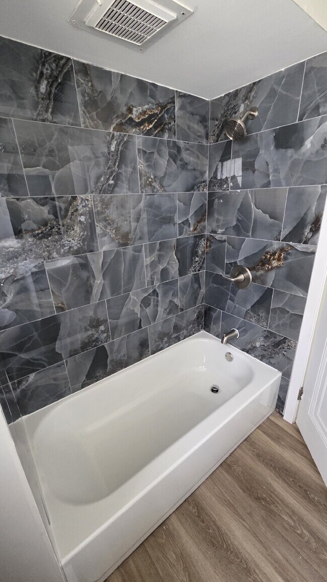 Building Photo - Stunning 4-Bedroom Home with additional Office/Flex Space and Modern Updates in Cleveland Heights